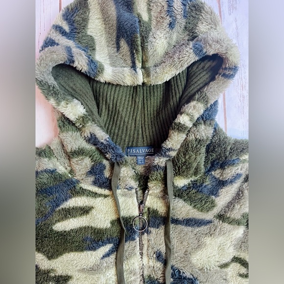 PJ Salvage Fuzzy Fleece 3/4 Zip Camo Hoodie Sweatshirt Size M Medium NWT - Picture 2 of 5
